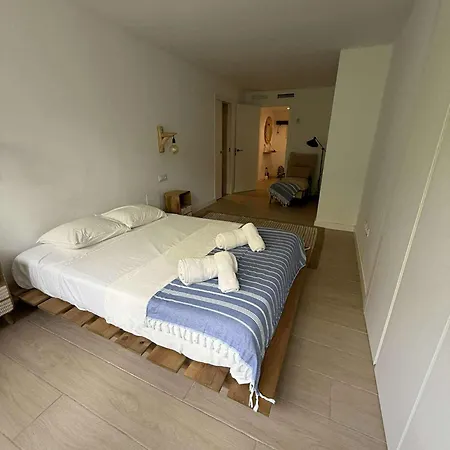 Large Terrace -side Apartment *