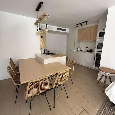 Apartment Large Terrace -side