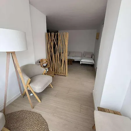 아파트 Large Terrace -side